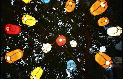 レンズ: Minolta MC W.rokkor 28mm f2.8 · Lomography