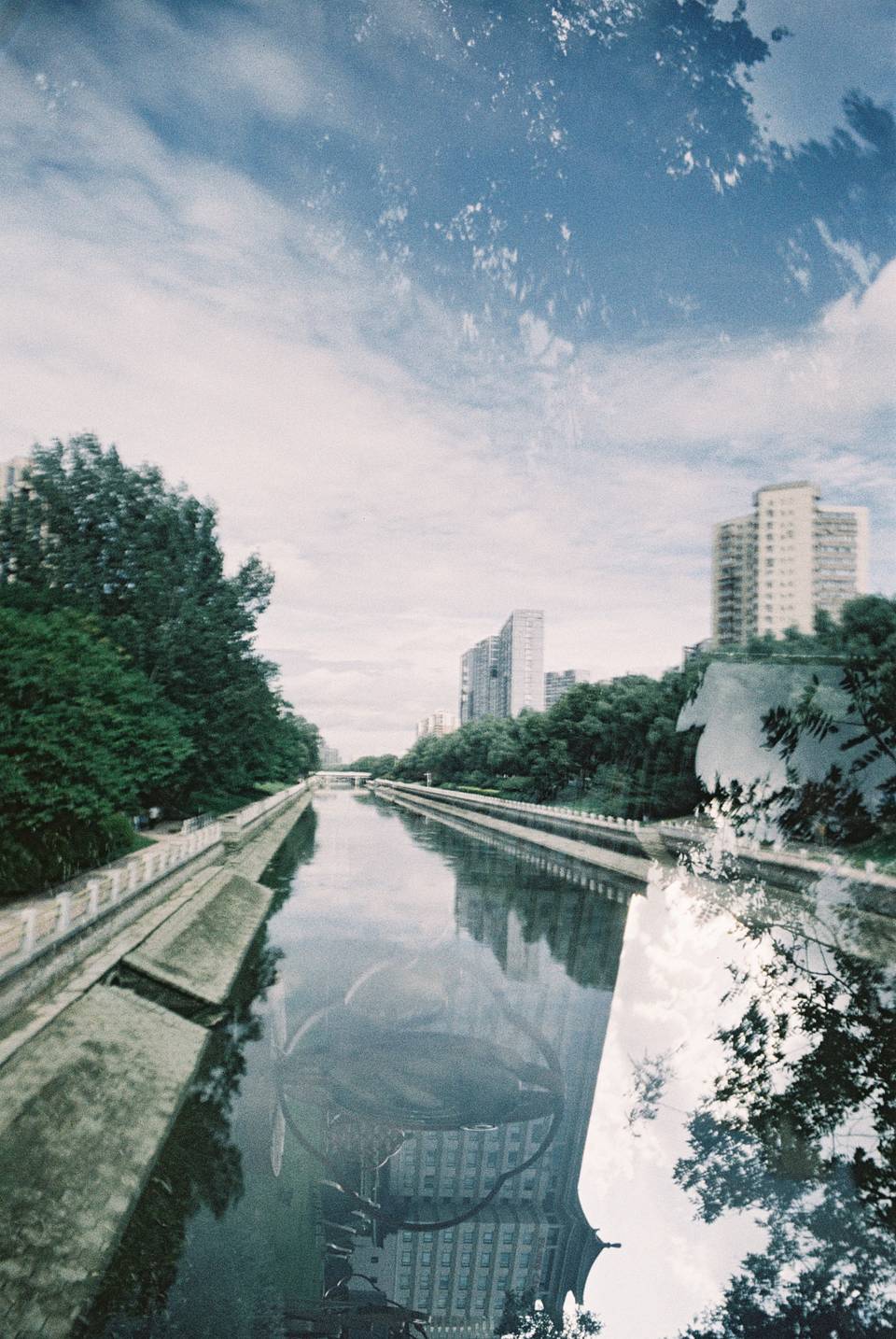 北京 × 西安 | © 雷蕾、钱禹辰｜LomoChrome Metropolis 大都会胶卷