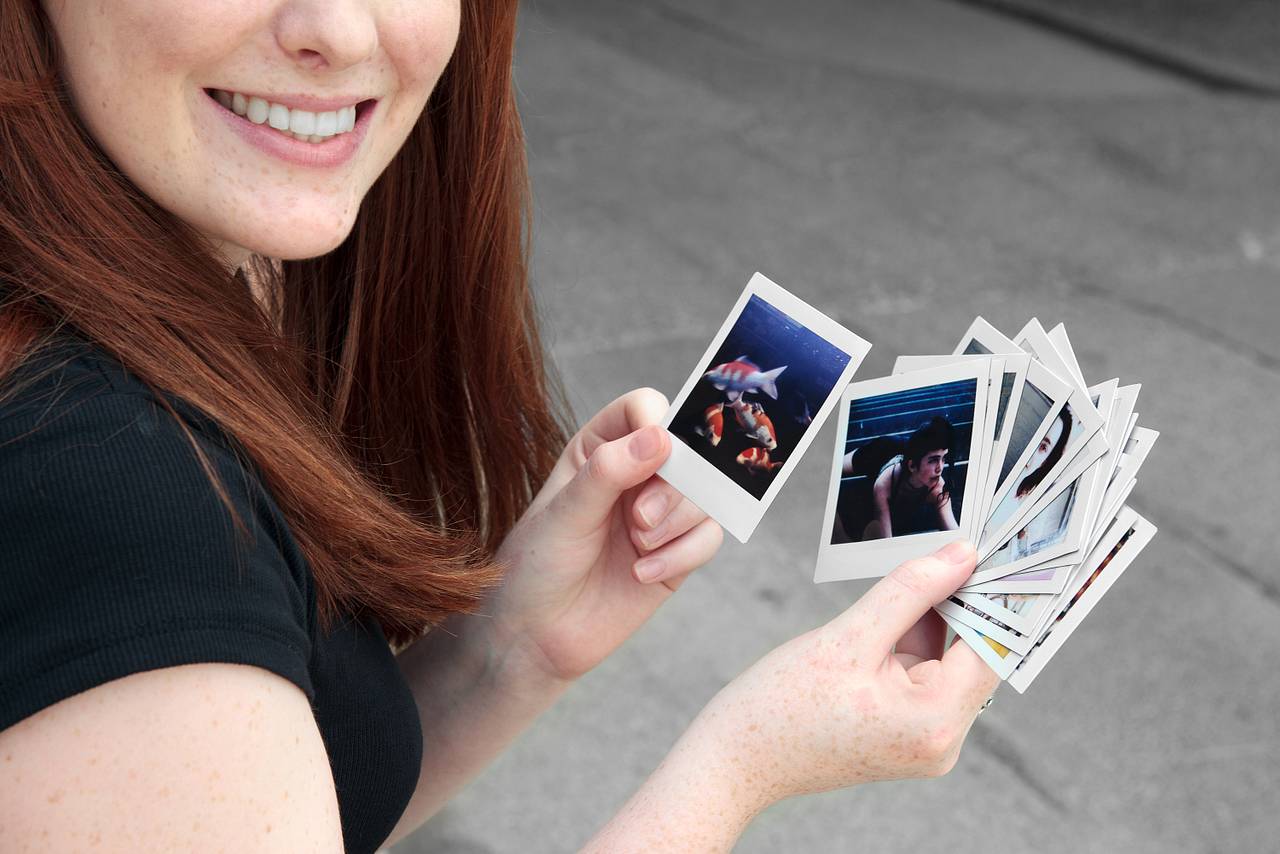 Shoot 10 sweet square shots and capture your memories with the Instax Square film.