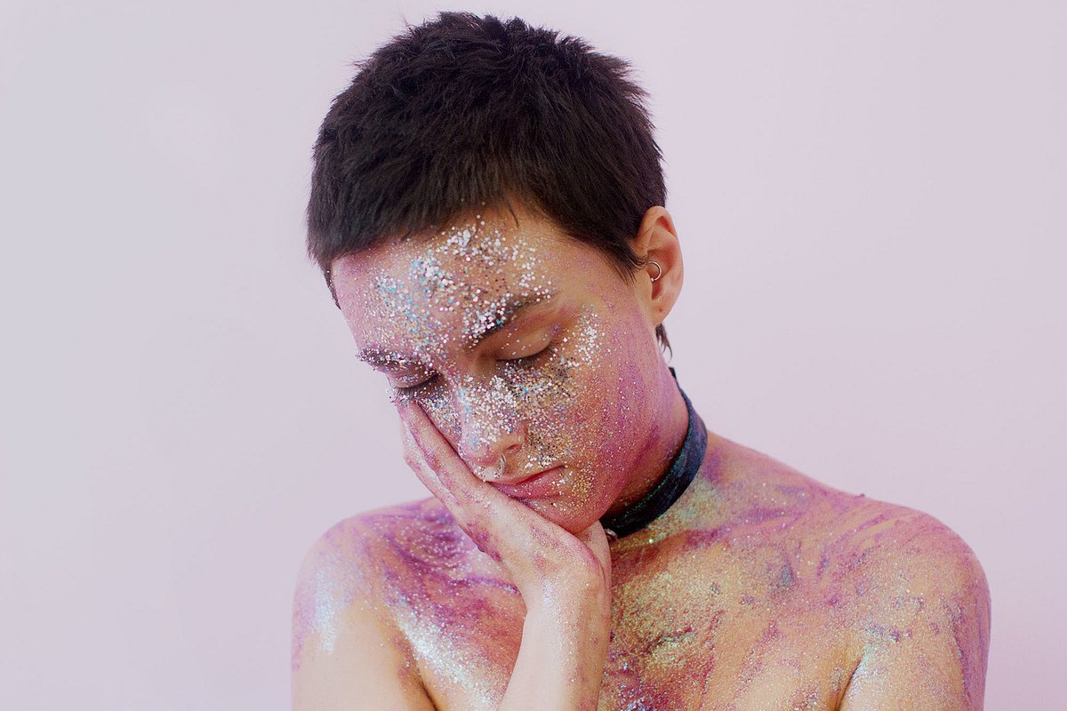 Laurence Philomene 写真集 1200x800x1.jpg?auth=