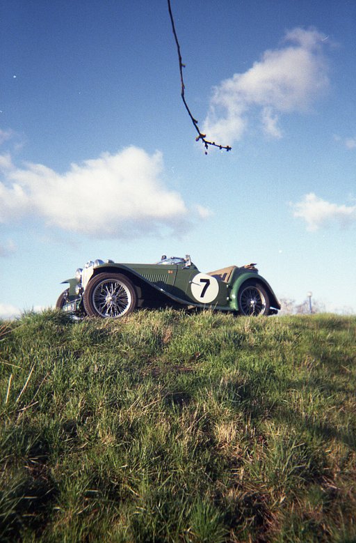 Astonuts 150+ Rolls Later on the Simple Use Reloadable Camera: Insights on Home Developing and Film Experiments