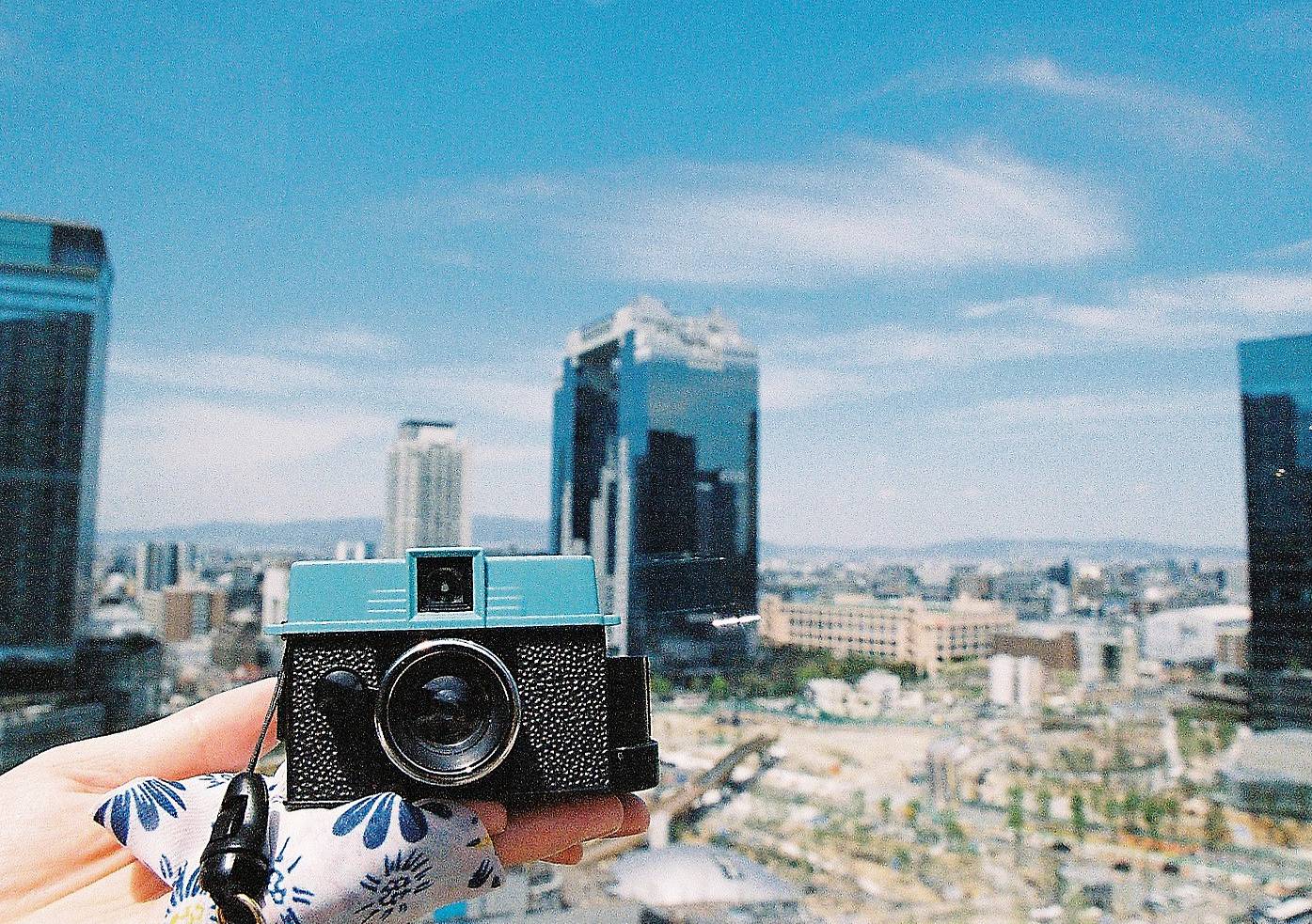ロモグラフィーパートナー: 八百富写真機店 in 大阪 · Lomography