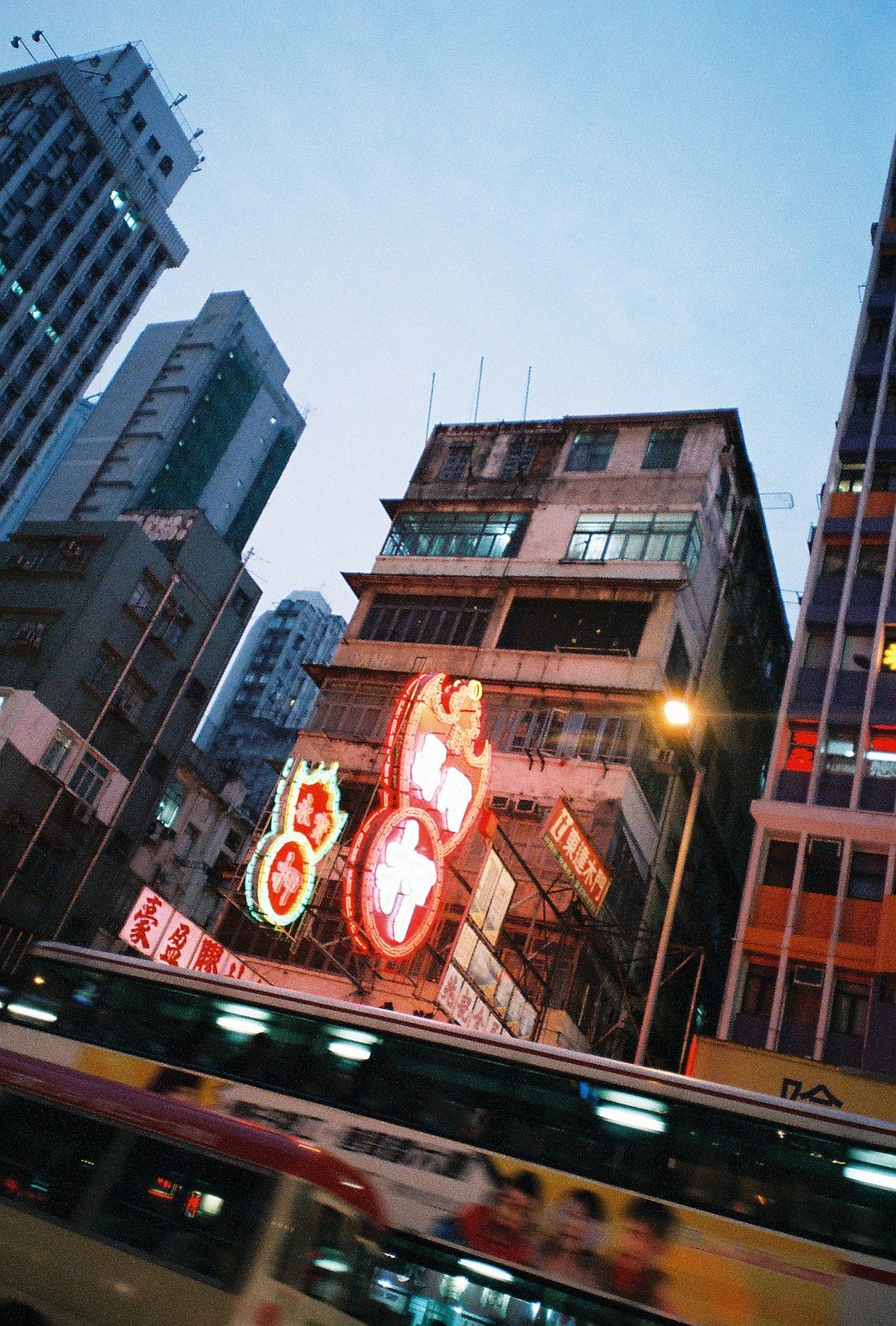 Fuji Natura 1600: 夜間撮影のためのパーフェクトなフィルム · Lomography