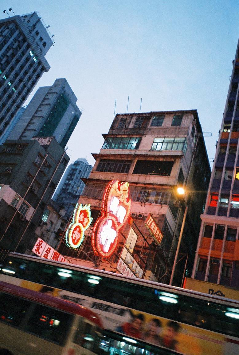 Fuji Natura 1600: 夜間撮影のためのパーフェクトなフィルム · Lomography