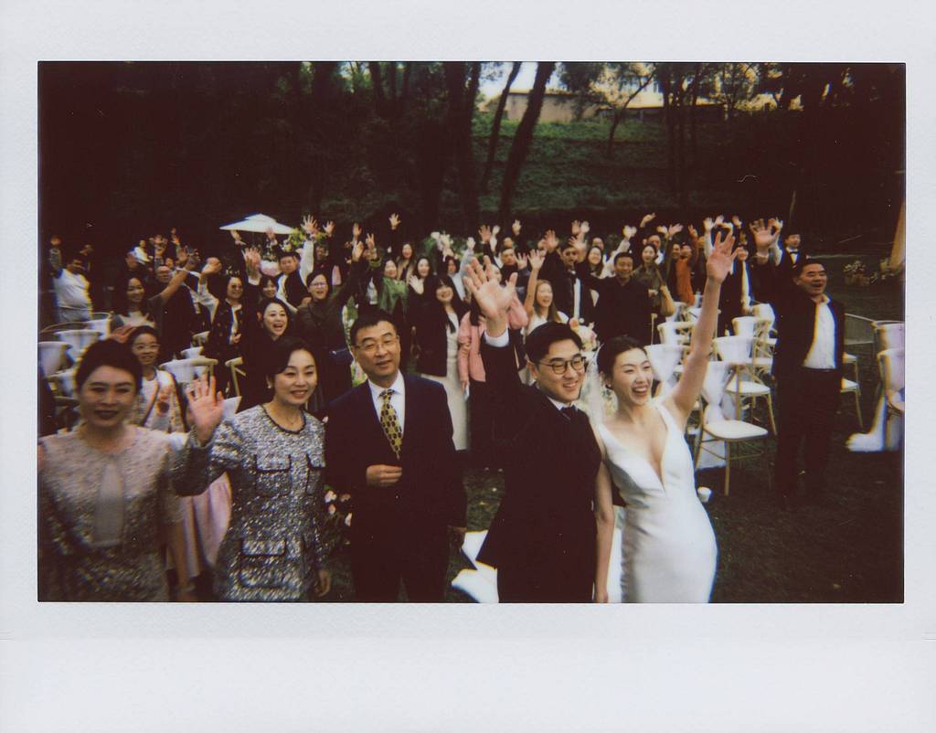Fangbo & Lingyu: Instant Wedding Photography Shot on the Lomo’Instant Wide