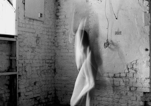 Making a Moment: J.Y. Huang and a Study of Motion