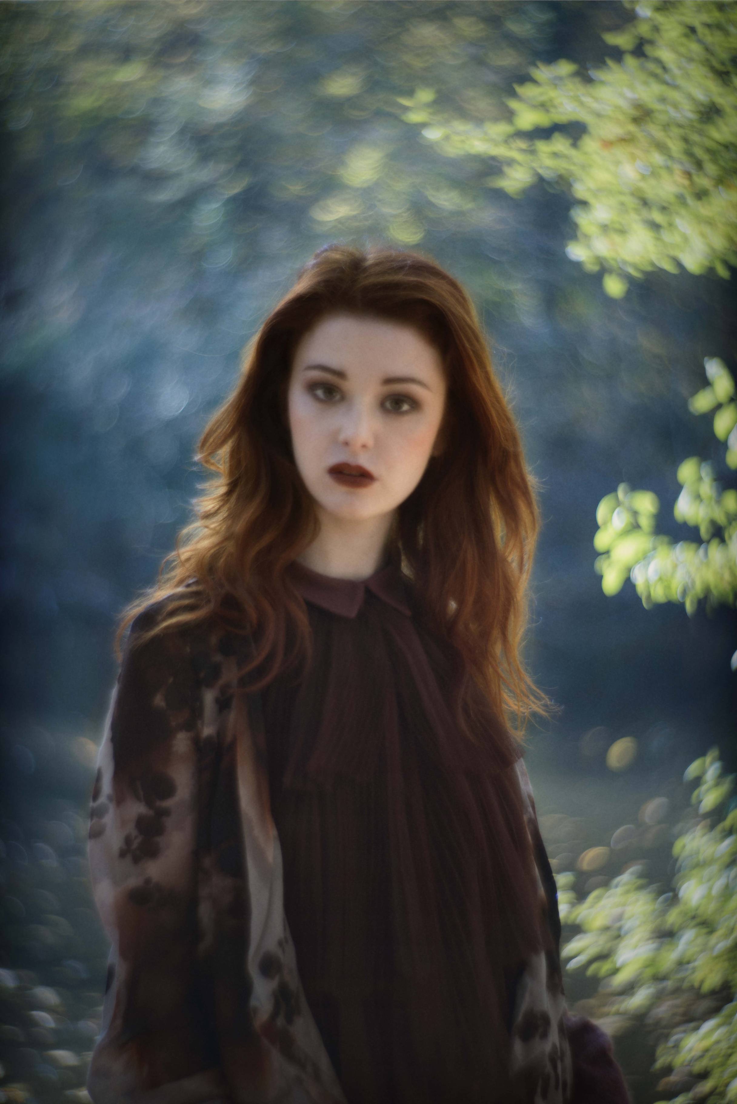 Gaëlle Dechery: When the Petzval 85 Art Lens Meets Lilith · Lomography