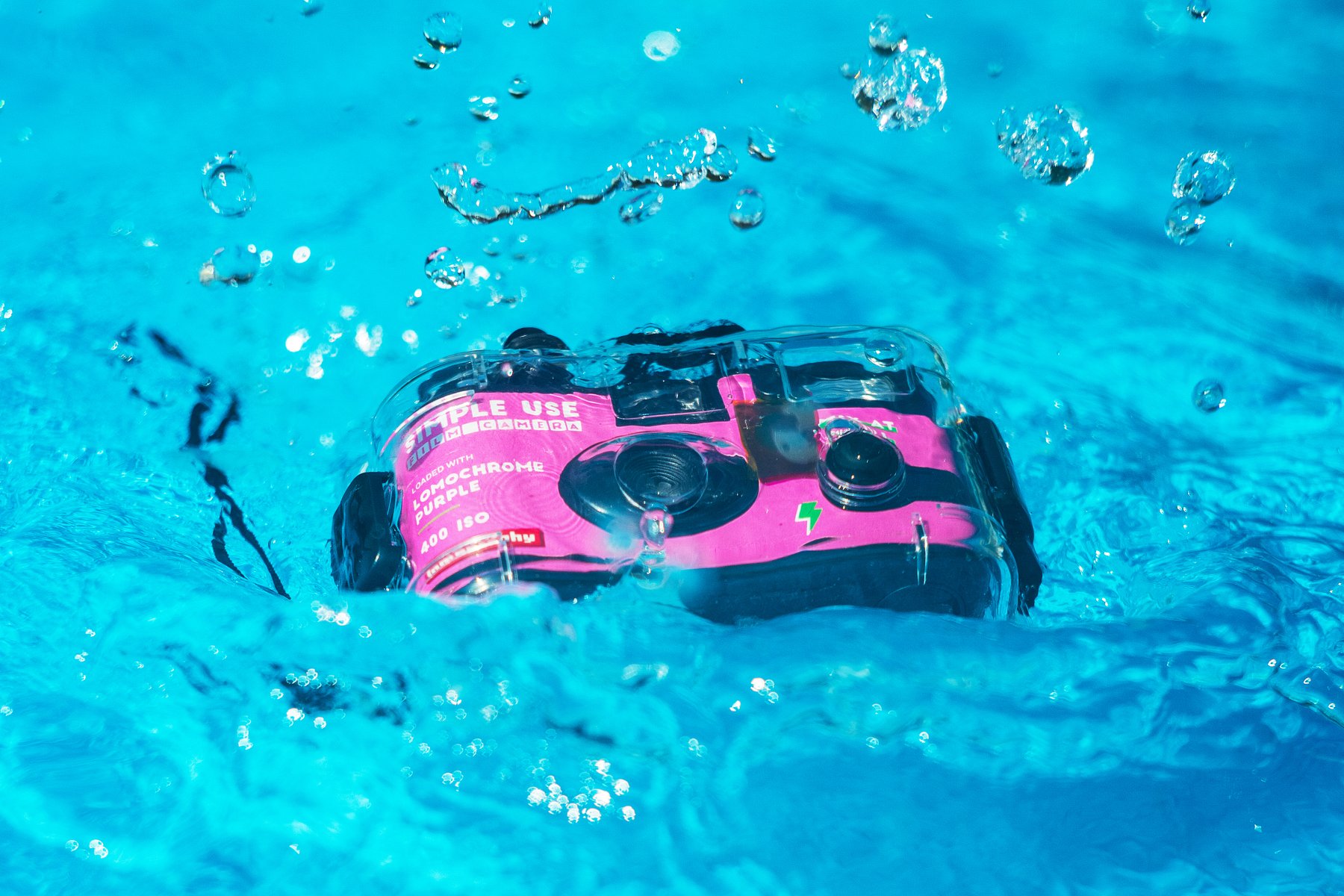 ロモグラフィープレスリリース：水中でも活躍するSimple Use Camera