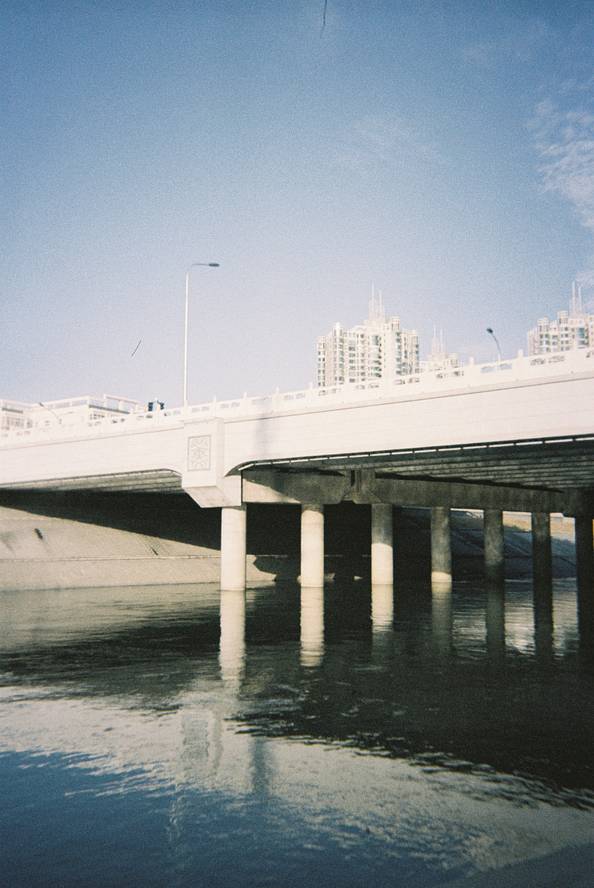 © 瓮婉清 ｜ 使用 Lomography Simple Use 易拍胶片相机（LomoChrome 大都会负片）拍摄