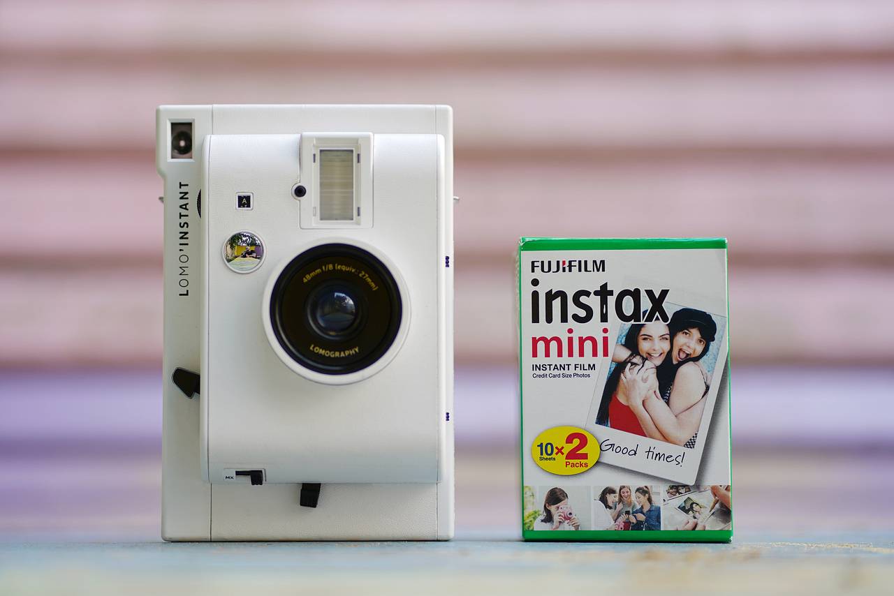 使用 Fujifilm Instax Mini 相纸 － 使用市面上常见的拍立得相纸。