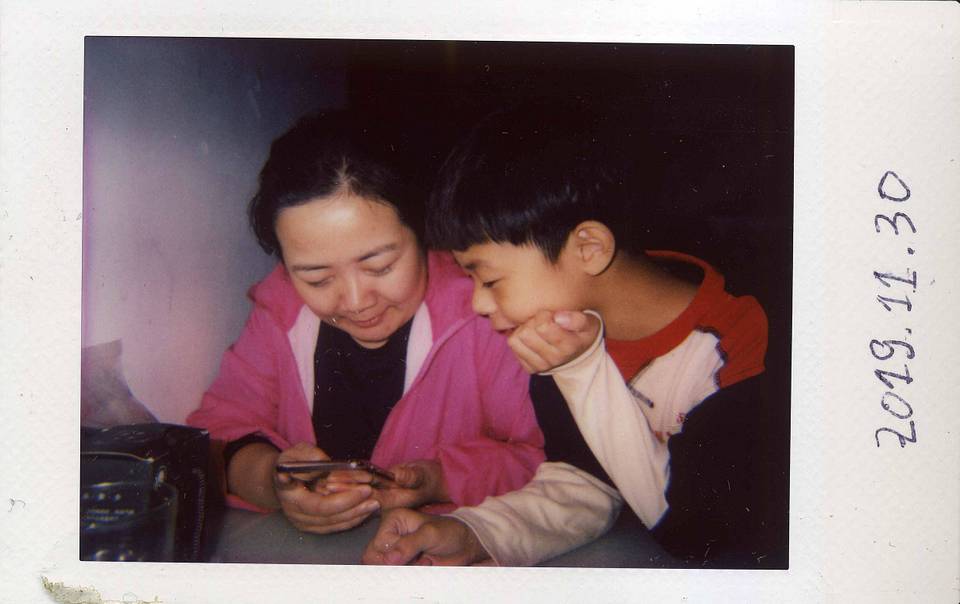 使用 Lomo’Instant Automat 自动拍立得相机拍摄