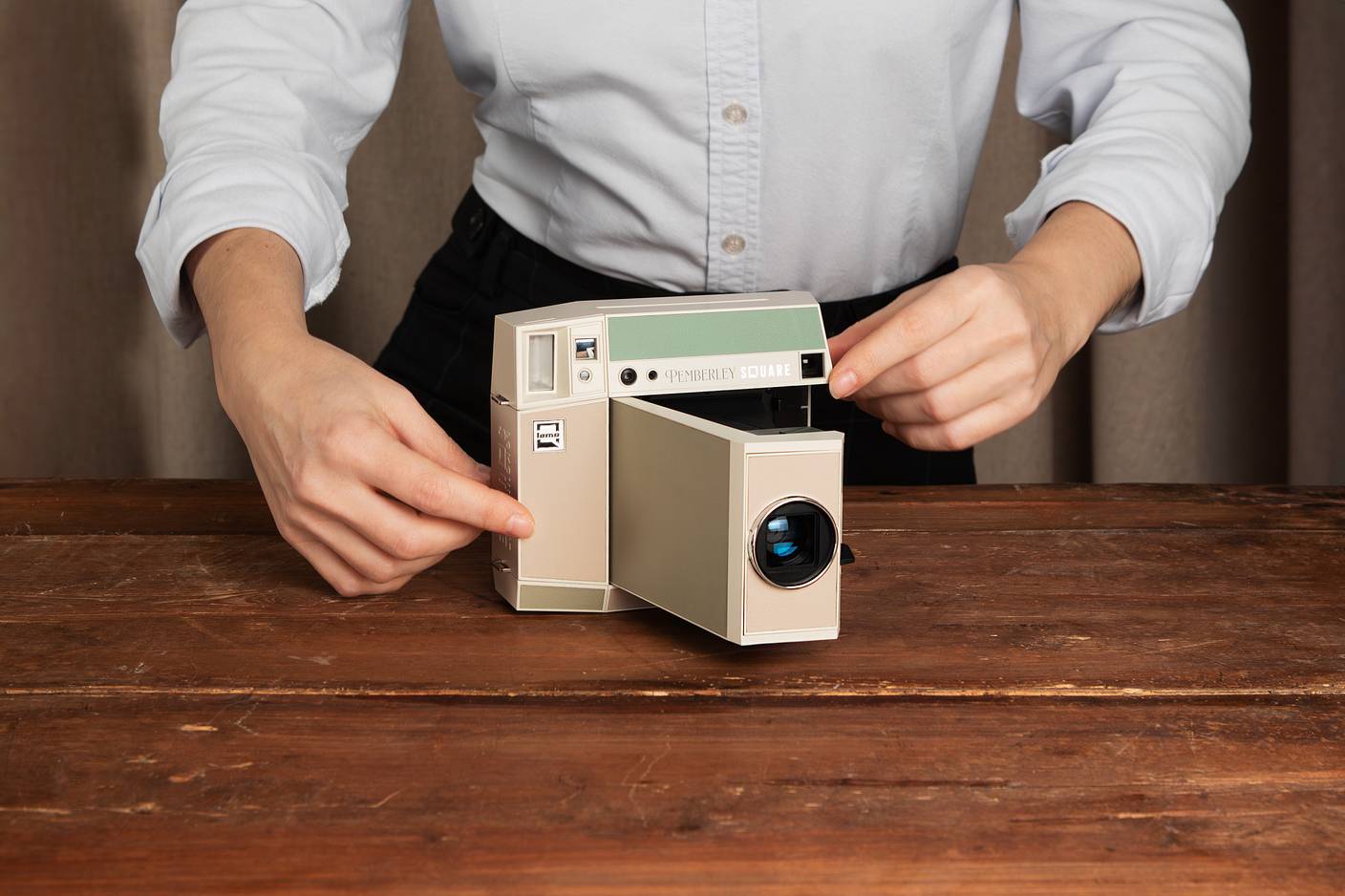 デュアルフォーマットのインスタントカメラシリーズ「Lomo