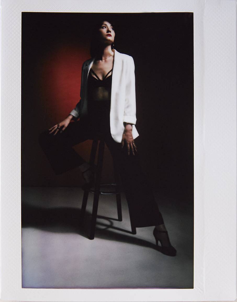 由 Mahnoosh Niakan 使用 LomoGraflok 4×5 拍立得机背拍摄 | 模特：Verena Conde