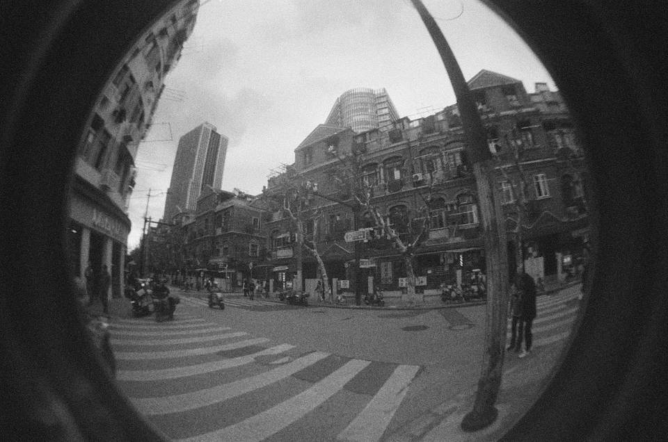由 Doris 使用Fisheye No.2 135 和Lomography B&amp;W ISO 400 Berlin Kino 135 柏林黑白胶卷 拍摄