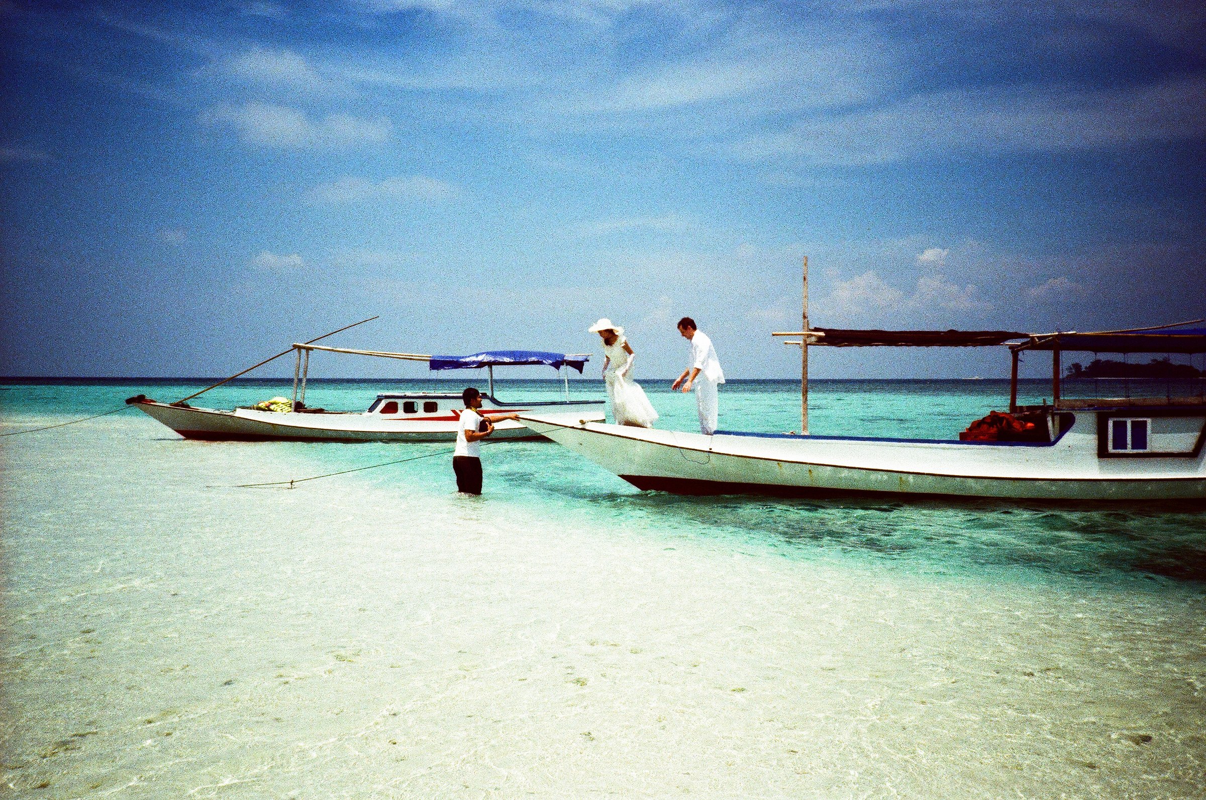 17 Rolls Of Kodak E100g 120 Exp: 2009 Ship Worldwilde