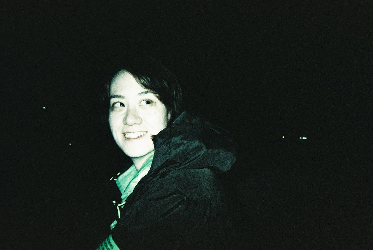 Built-in flash so you can immortalize the moment come rain or shine, day or night.