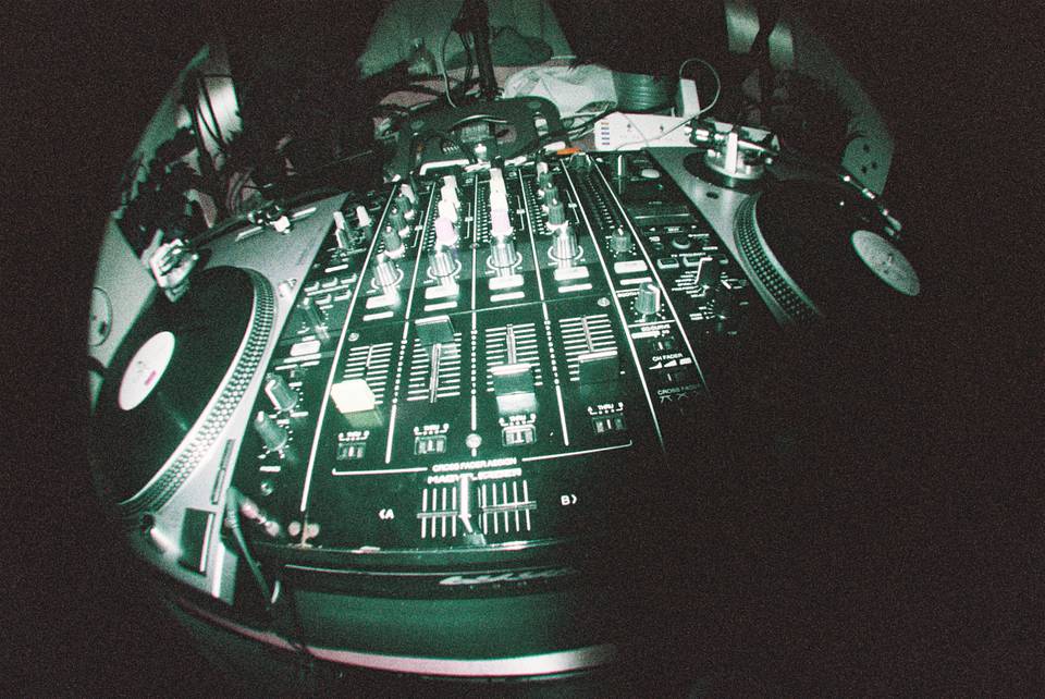 © 倪熙悦 | 使用 Fisheye No.2 135 第二代鱼眼胶片相机－葡萄酱特别版 &amp; LomoChrome Purple ISO 100–400 135 紫调负片－ Pétillant 汽泡特別版 拍摄