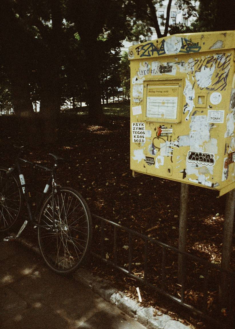 Credits: Elisa Parrino | 使用 Simple Use 拍拍乐半格畅拍胶片相机 搭配 LomoChrome Classicolor ISO 200 135 经典版彩色负片胶卷 、LomoChrome Metropolis ISO 100–400 135 大都会胶卷 、LomoChrome Purple ISO 100–400 135 紫调负片 Pétillant 汽泡特別版 与 Lomography B&W Lady Grey ISO 400 135 黑白胶卷 拍摄