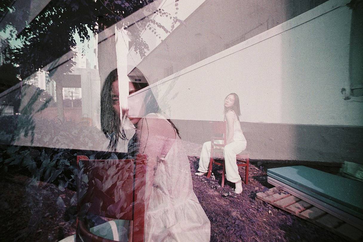 © Jiun | Lomo LC-Wide 广角胶片相机 | LomoChrome Purple ISO 100–400 135 紫调负片－ Pétillant 汽泡特別版 | Model: Hae-ro Kang