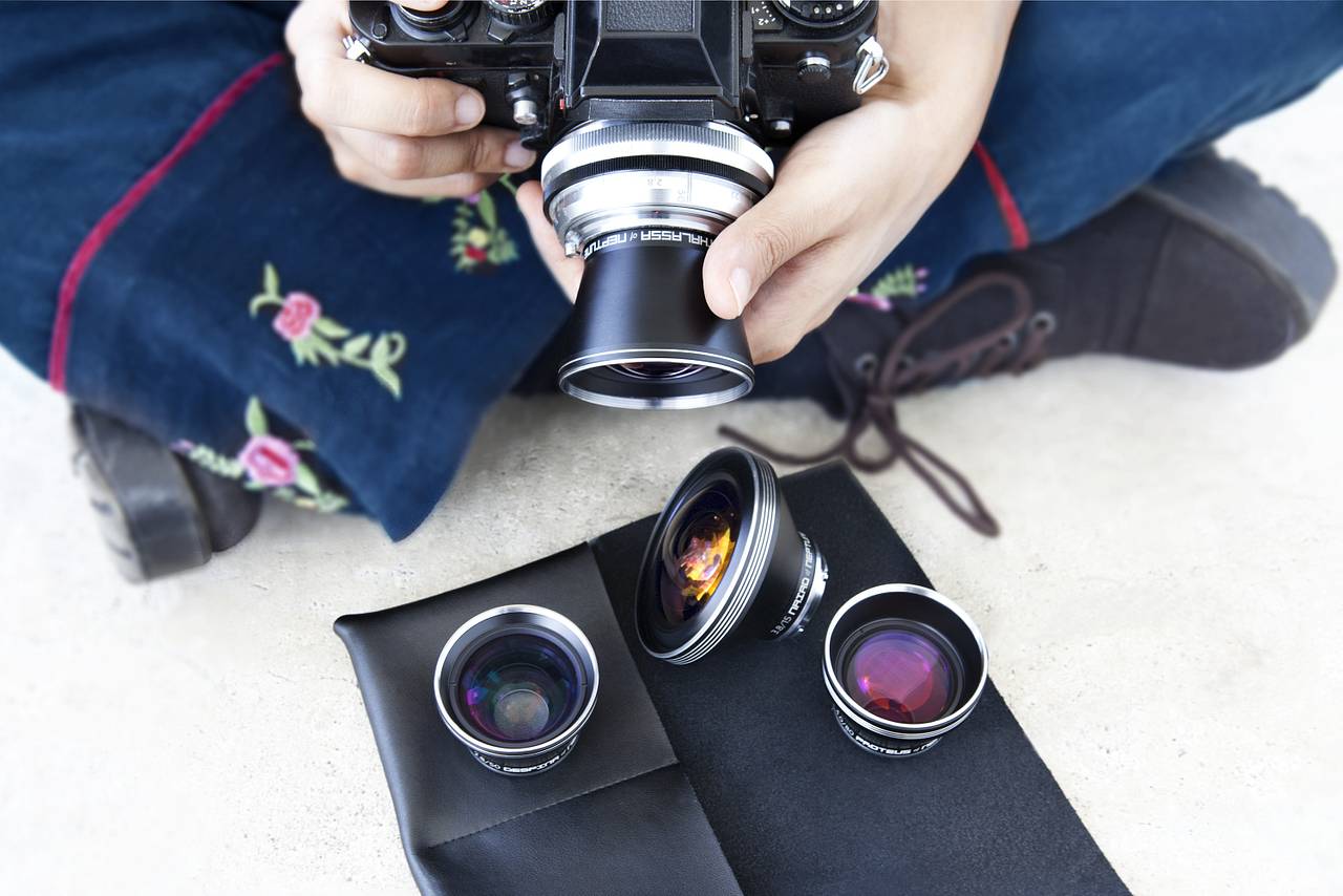 Leicht und kompakt - das Einzige, was du in deiner Kameratasche brauchst - egal, wohin dein nächstes kreatives Abenteuer dich führt.