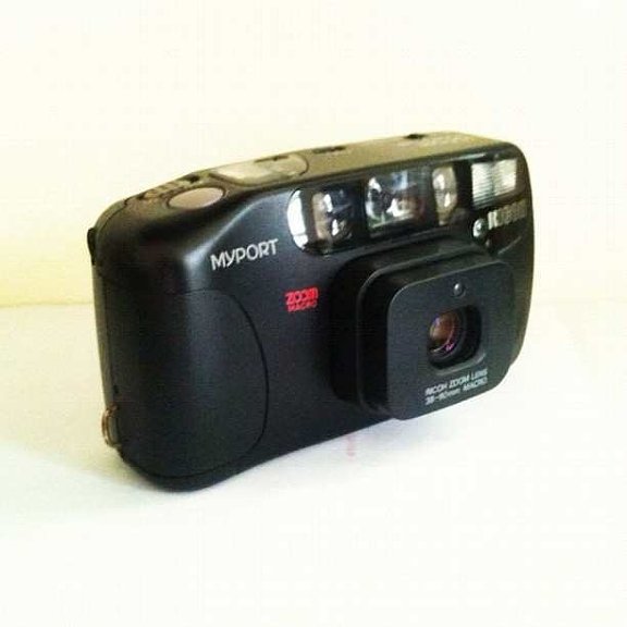 令人印象深刻的Ricoh Myport Zoom Mini 傻瓜相機· Lomography