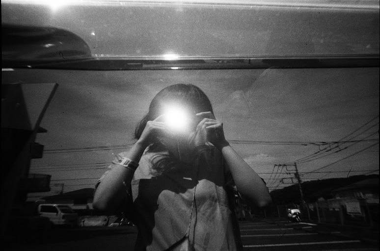 Built-in flash so you can immortalize the moment come rain or shine, day or night.