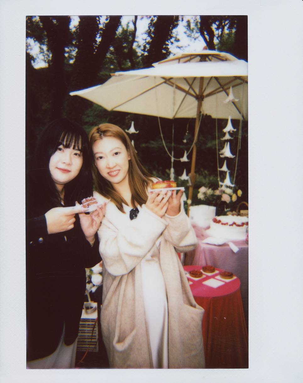 © 养乐多 | 使用 Lomo'Instant Wide 宽幅拍立得相机套装－经典墨黑色 拍摄