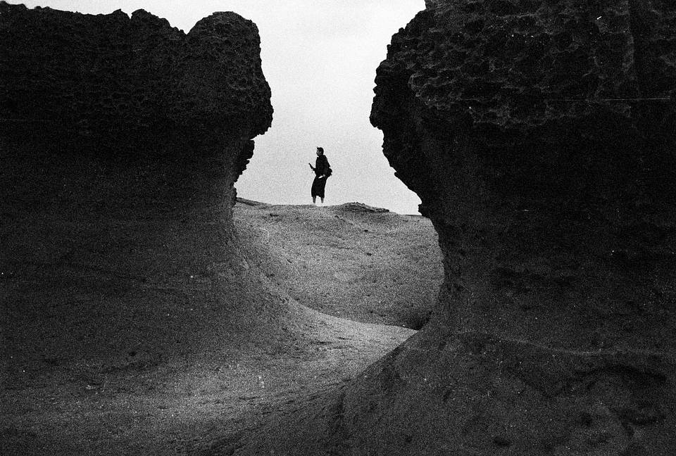 透过电影镜头:Fourth Barleta 使用 Lomo LC-A Minitar-1 艺术镜头 32mm f/2.8 与 B&W ISO 400 Berlin Kino 135 柏林电影黑白胶卷拍摄