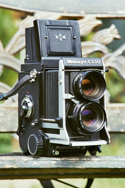 Die Mamiya C330 Professional S: Eine schwergewichtige Japanerin