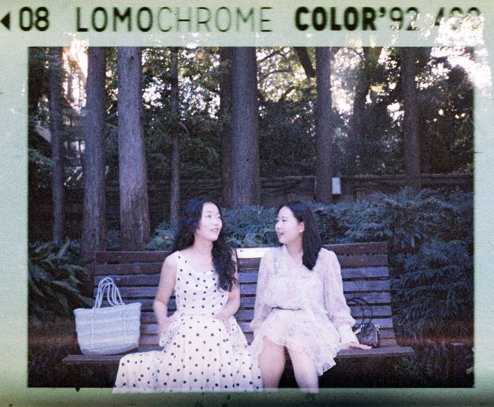 Credits: 吴越 Betty 朱怡周｜ LomoChrome Color '92 ISO 400 110 日落版、 Lomography CN Tiger 110 负片胶卷