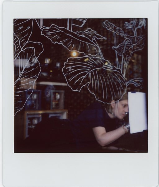 Caroline Andrieu signe la nouvelle vitrine automnale du Lomography Gallery Store Paris !