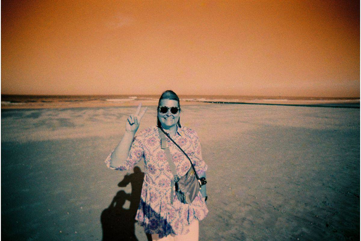 Viaja al mágico bosque de las casas de setas donde todo es azul o aqua, tal vez cobalto, esmeralda o cian con LomoChrome Turquoise.