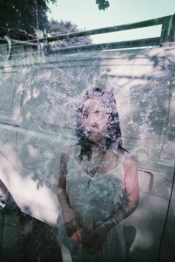 © Jiun | Lomo LC-Wide 广角胶片相机 | LomoChrome Purple ISO 100–400 135 紫调负片－ Pétillant 汽泡特別版 | Model: Hae-ro Kang