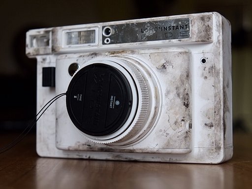 Istanti modificati: Ursula Ferrara e la sua Lomo'Instant Wide ferrotipica
