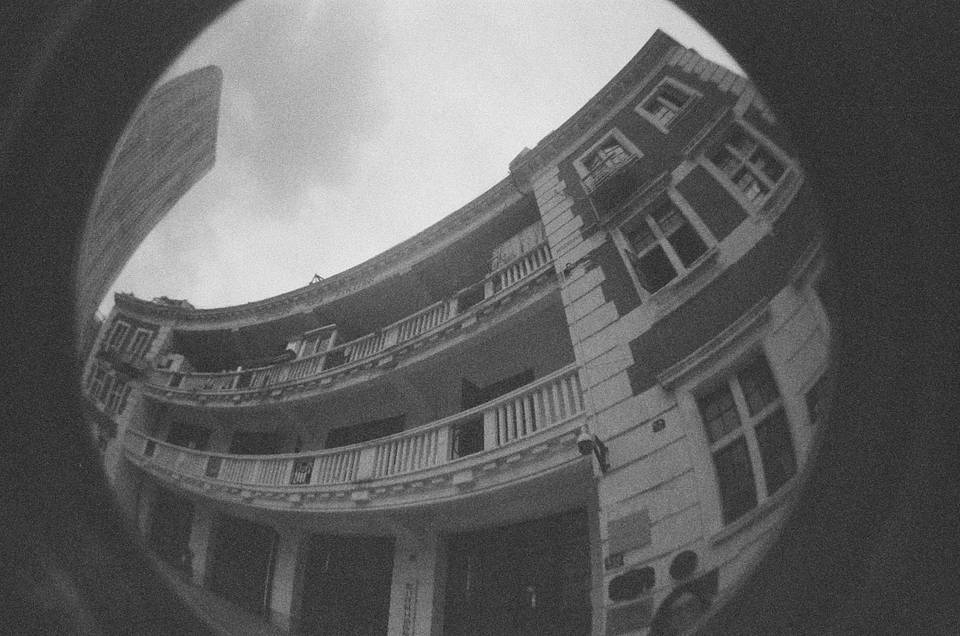 由 Doris 使用Fisheye No.2 135 和Lomography B&amp;W ISO 400 Berlin Kino 135 柏林黑白胶卷 拍摄