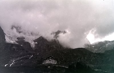 カメラ: Zeiss Ikon Nettar 515/2 · Lomography