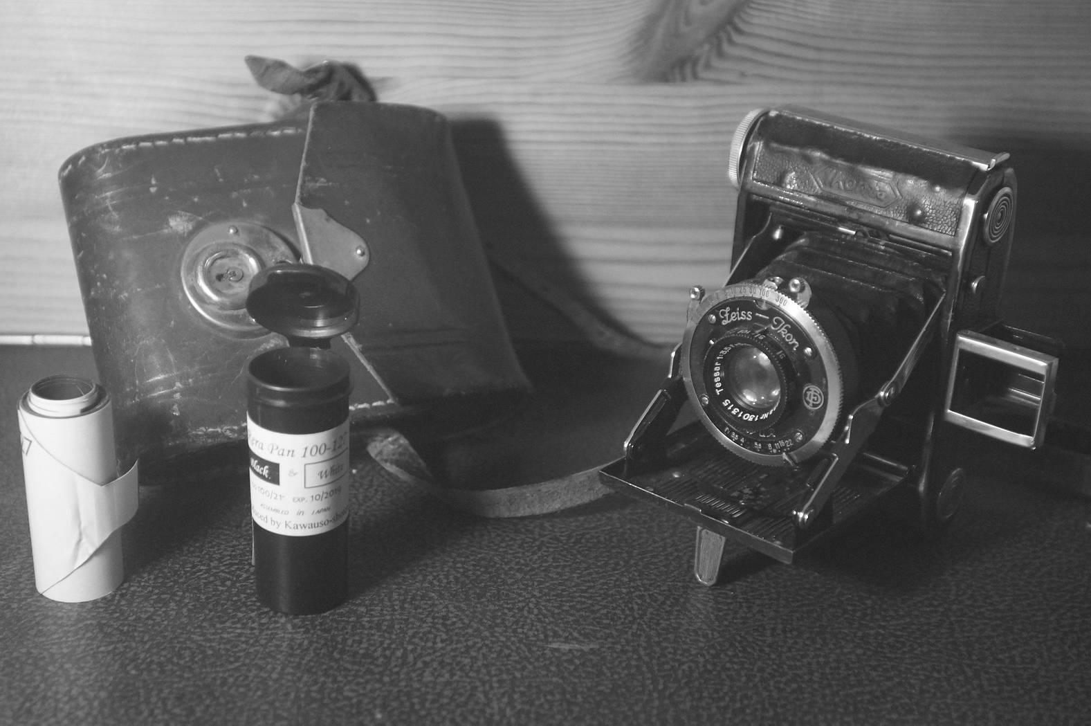 Zeiss Ikon Ikonta with 127 film. Photo courtesy of Klaus Wendland