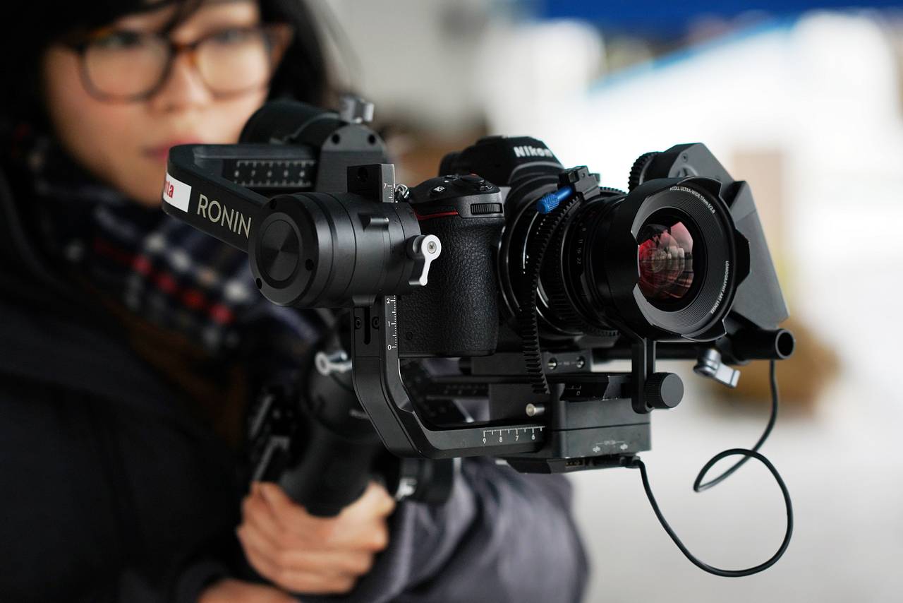 Optimized for videography with a modern helicoid focusing mechanism, dampened aperture control ring and short 88° focus throw so you can seamlessly adjust focus and f-stop whilst the camera is rolling for quick, quiet creative control.