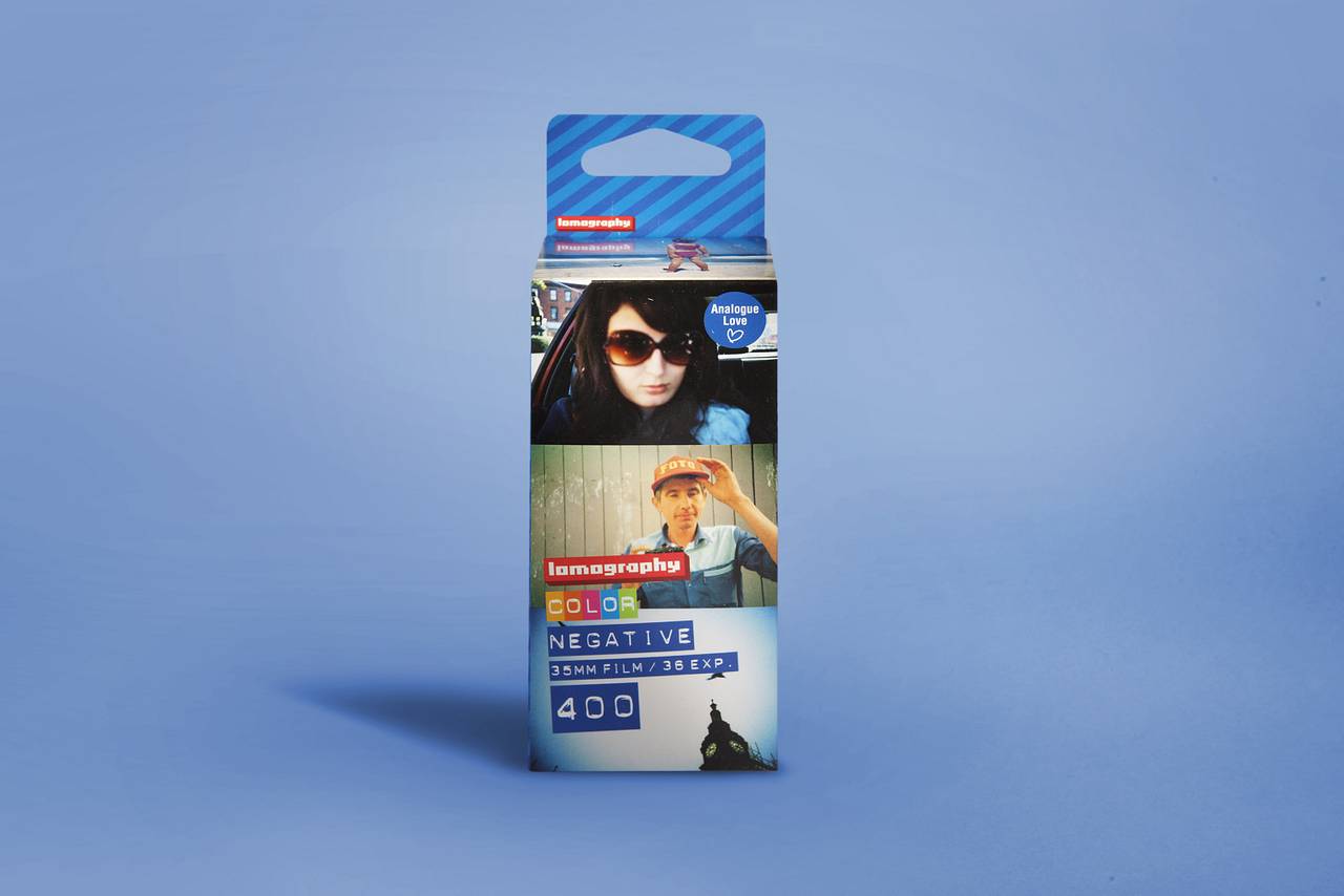 Preloaded with Lomography Color Negative 35 mm ISO 400 film for standout saturation, dazzling colors and stunning sharpness.