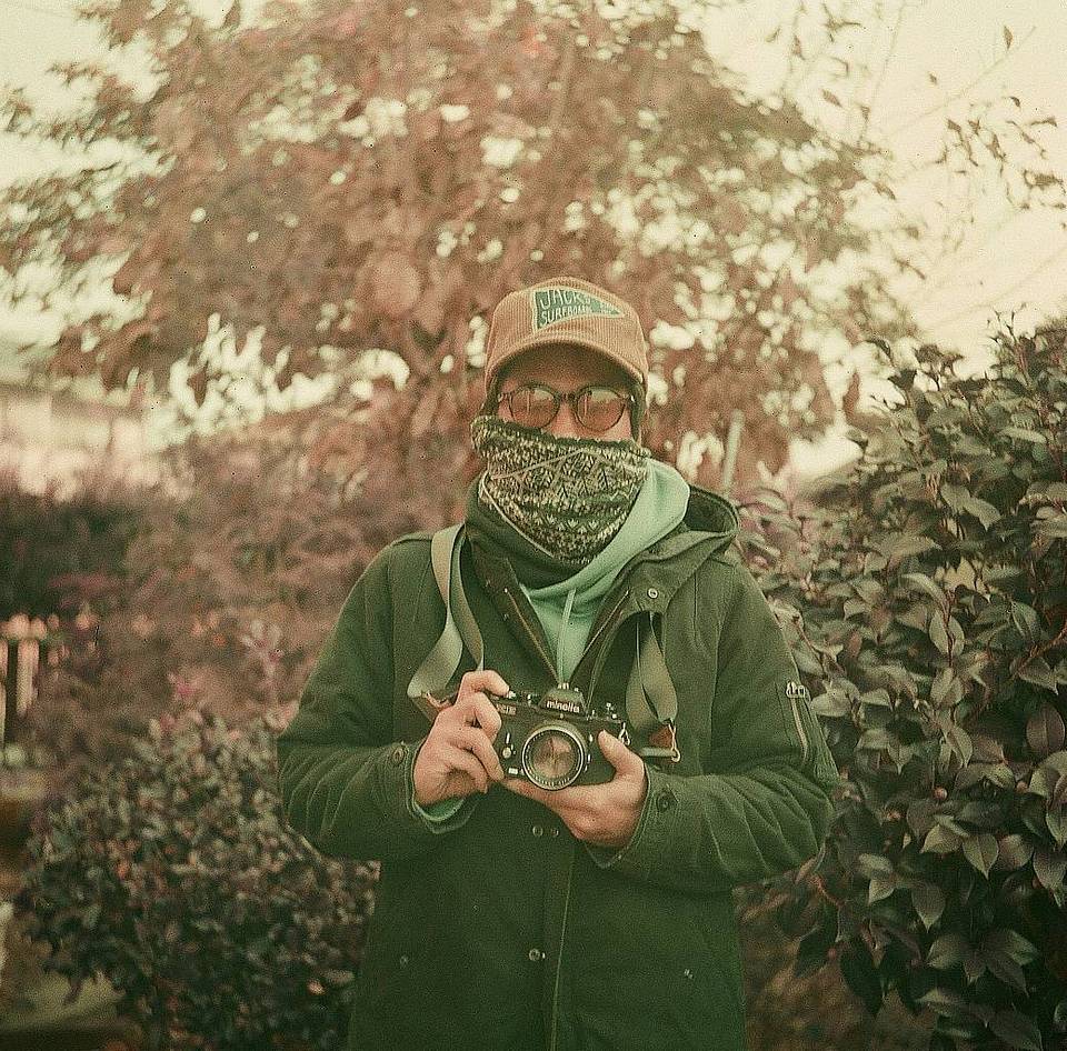 由装载紫调负片胶卷的 Lomo Lubitel 166+ 拍摄