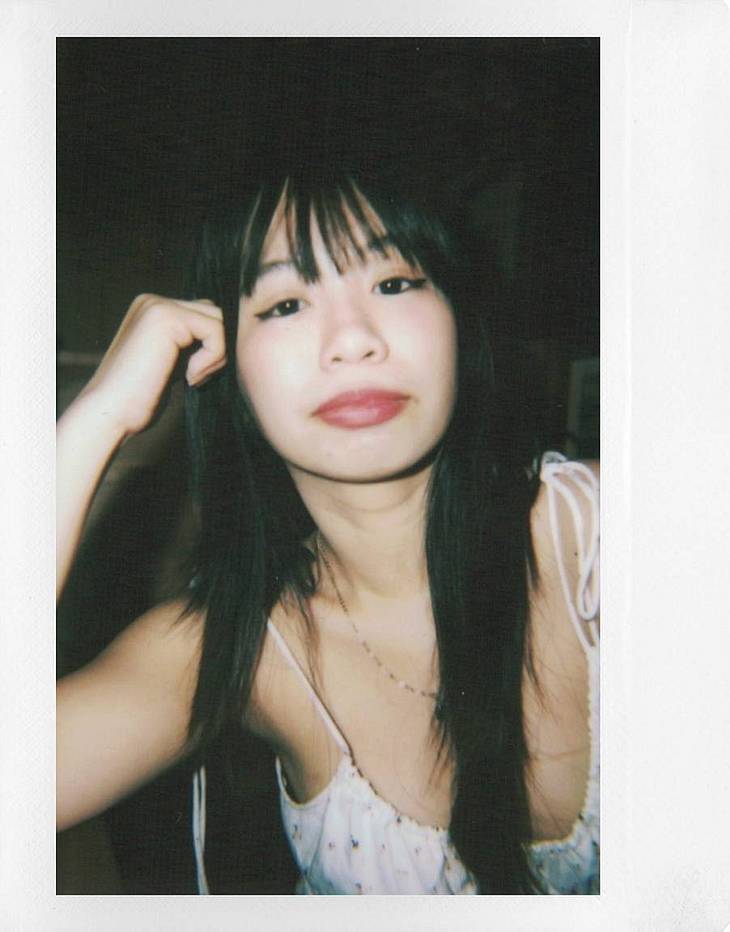 Left:  Lomo'Instant Wide 宽幅拍立得相机  | Right: Lomo'Instant Wide Glass 宽幅玻璃镜头拍立得相机  | 从上到下依次为：0.6米、1-2米、无限远