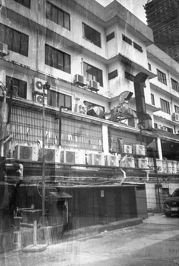 Credits: Lomography Manila | Shot with the Lomo MC-A 135全自动随拍胶片片相机 & Lomography B&W Earl Grey ISO 100 135 黑白胶卷 | 使用自制丁香与牛至天然胶片显影剂冲洗