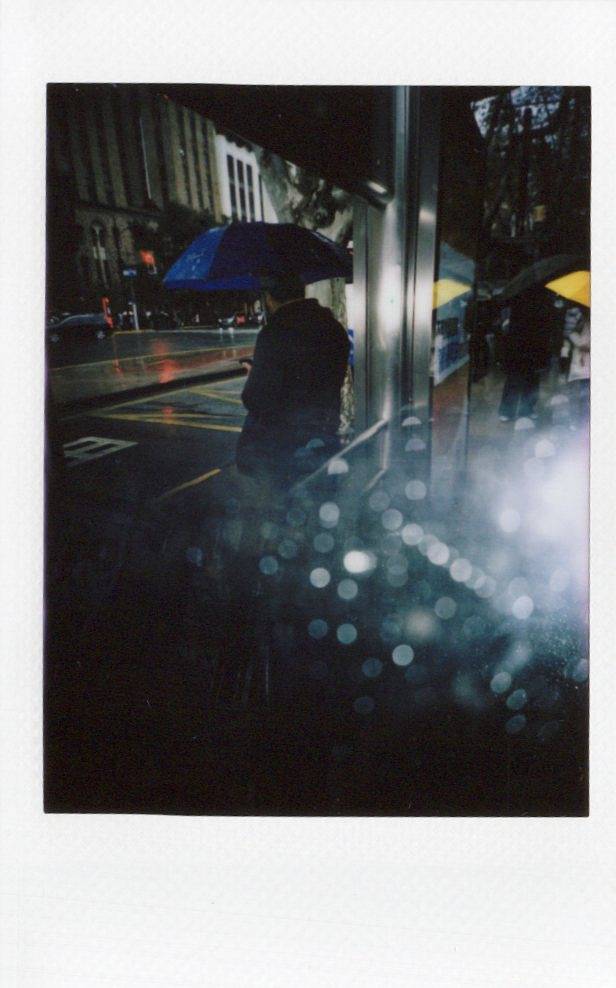 © 卫荩成、阿熊、陈晨 | 分别使用 Lomo'Instant Square 方形拍立得相机套装－红色 、 Diana Baby 110 胶片相机 &amp; LomoChrome Metropolis ISO 100–400 110 大都会胶卷－2021 新配方 、 Lomo'Instant Automat Glass 广角玻璃镜头拍立得相机 拍摄