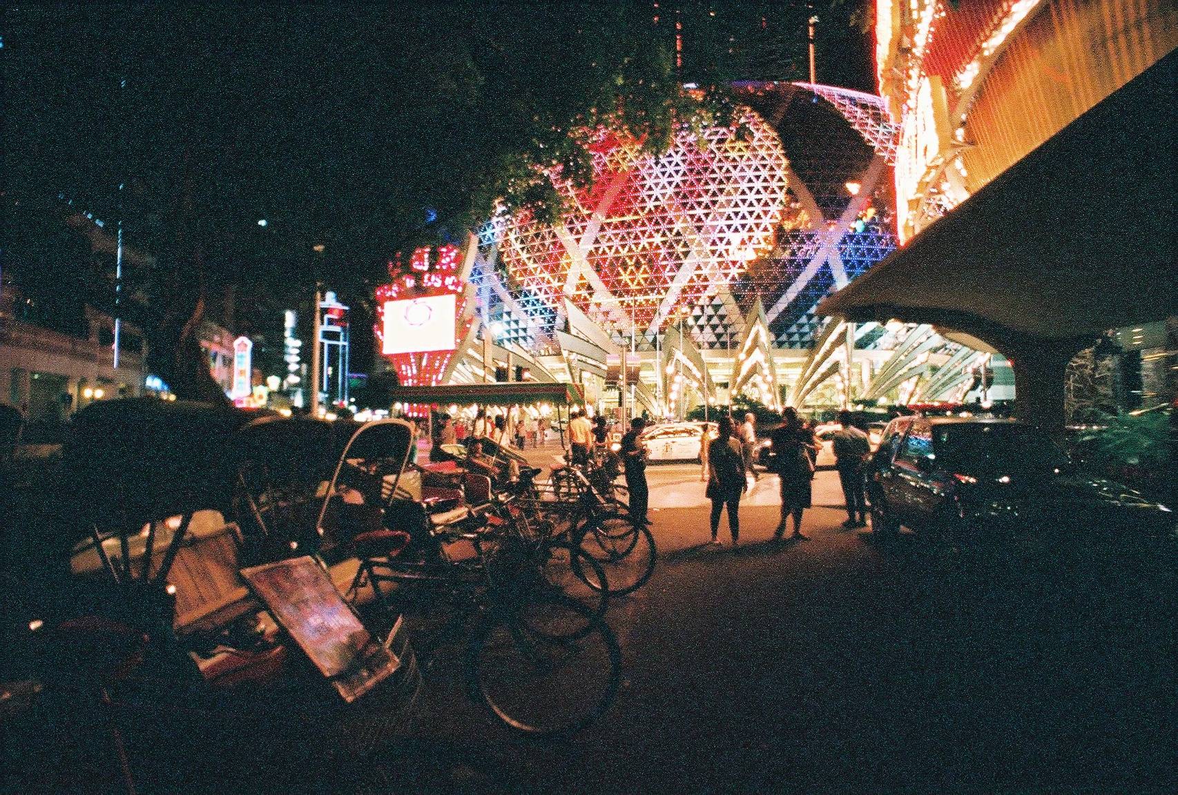 Review: Fujicolor Natura 1600 · Lomography
