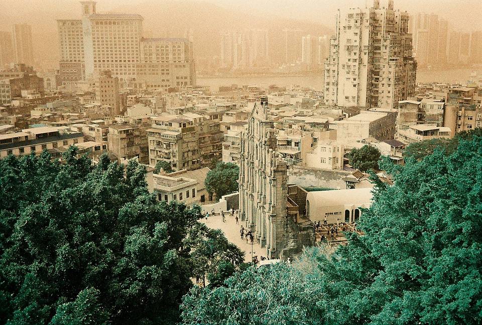 © Ronald  | Shot on LomoChrome Turquoise XR 100-400 135 绿松石胶卷 and LomoChrome Classicolor ISO 200 135 经典版彩色负片胶卷
