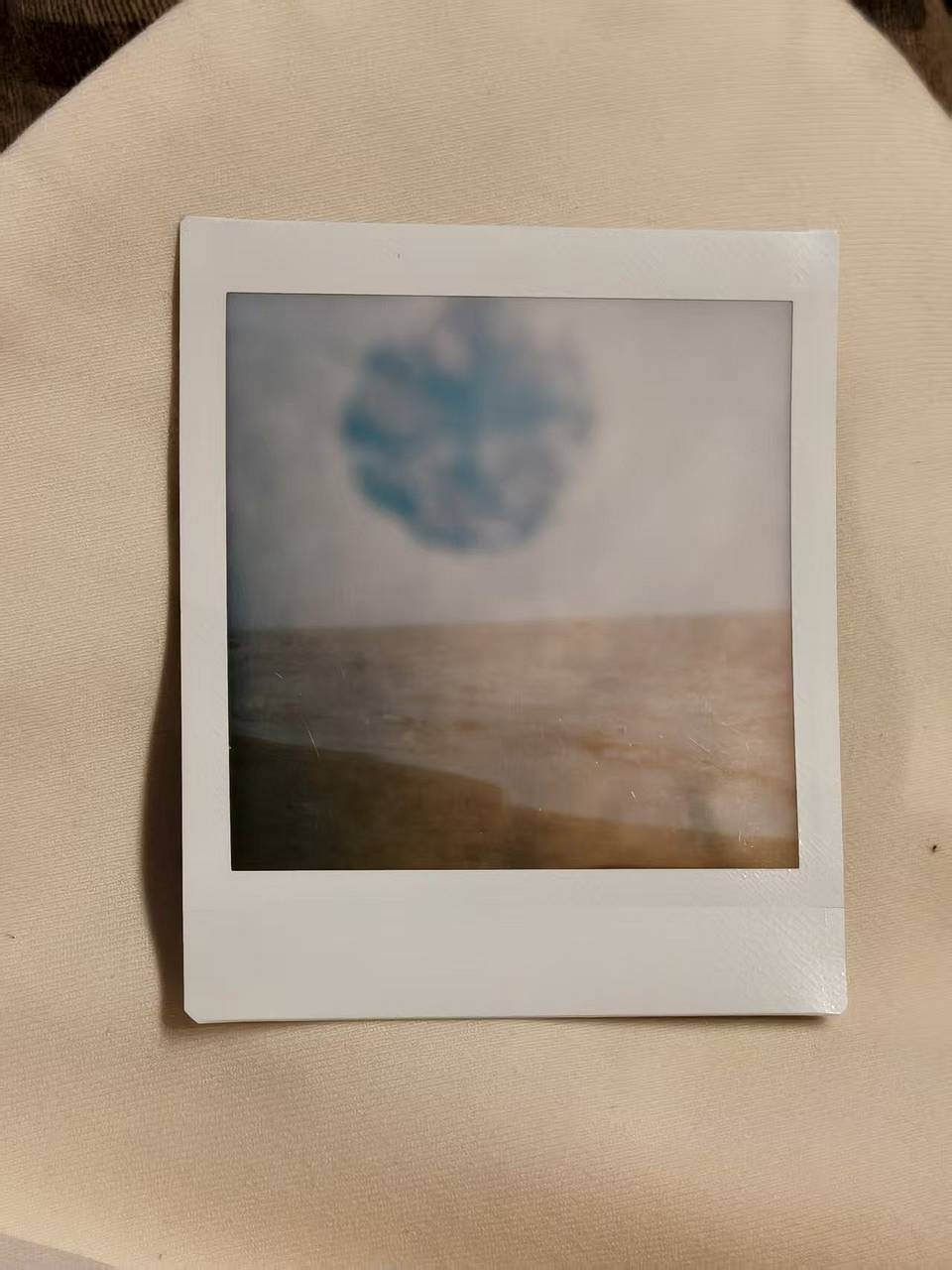 © 刘恩琦 | 使用 Lomo'Instant Square 方形拍立得相机套装 - 梦幻庄园版 拍摄，拍摄关键词：松果