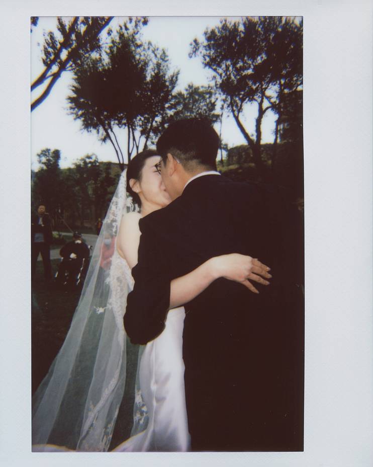 © 养乐多 | 使用 Lomo'Instant Wide 宽幅拍立得相机套装－经典墨黑色 拍摄