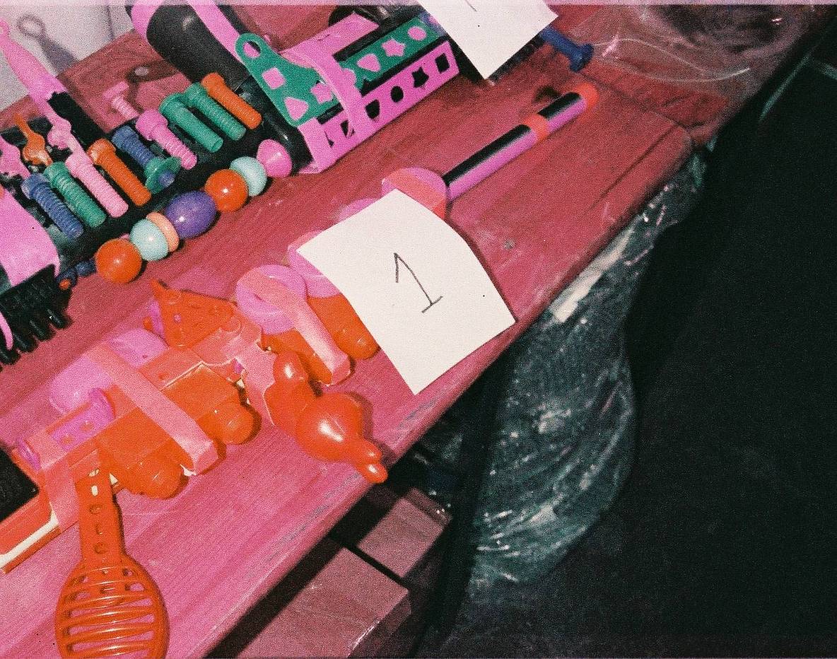 © Samy Bienheureux | 装载 LomoChrome Purple ISO 100–400 110 紫调负片胶卷 的 Lomomatic 110 自动玻璃镜头胶片相机