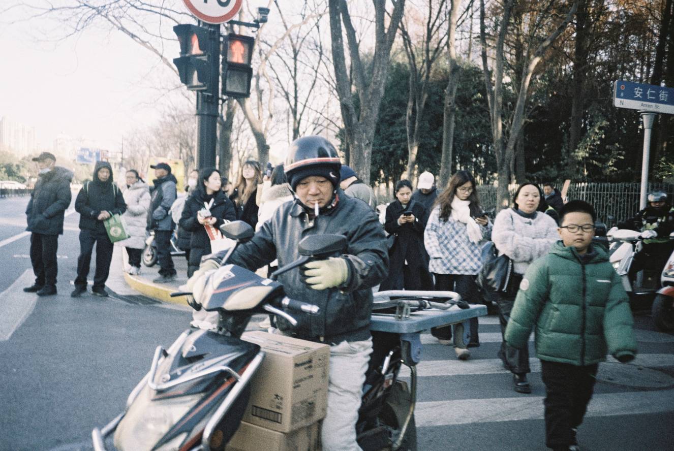 © 李亦威 | 使用 Lomo LC-A+ 胶片相机 &amp; LomoChrome Metropolis 大都会 ISO 100-400 135 胶卷拍摄