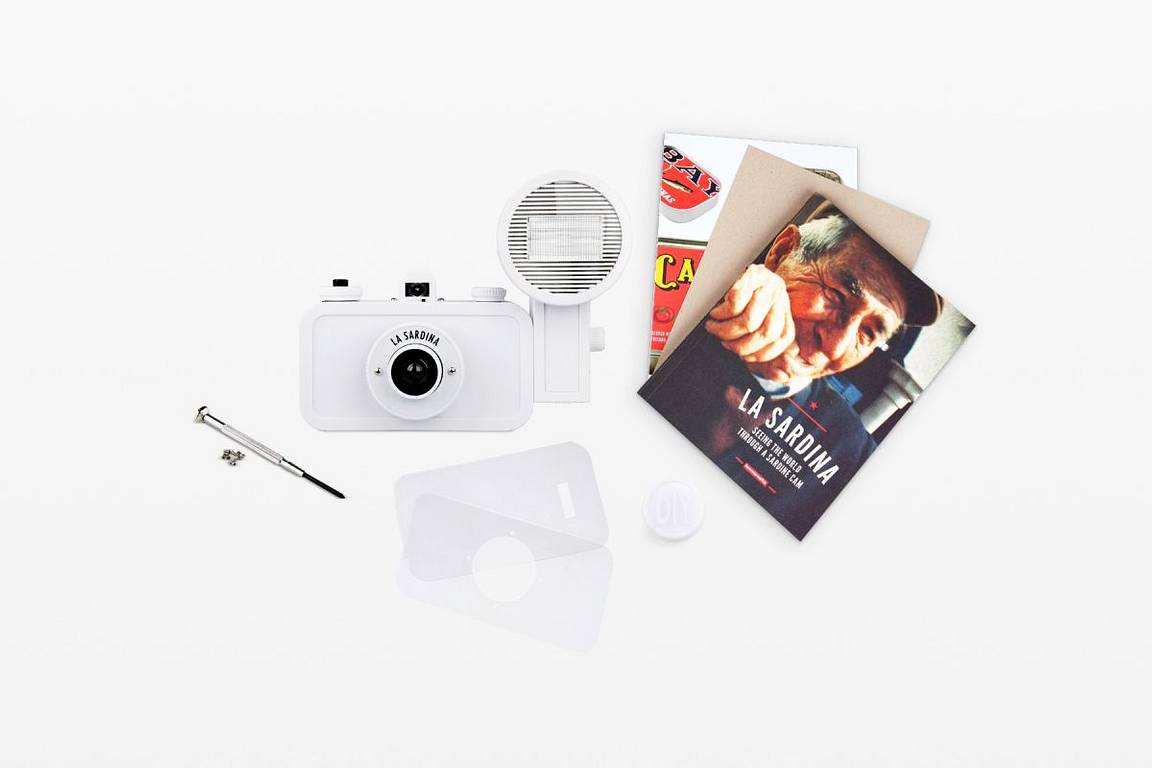 一部カメラの値下げとフィルム15%オフ販売 (期限切迫品) のお知らせ